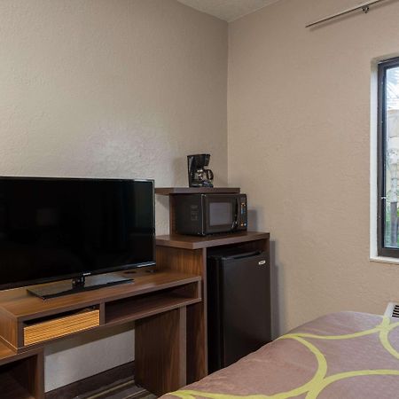Super 8 By Wyndham Pompano Beach Dış mekan fotoğraf
