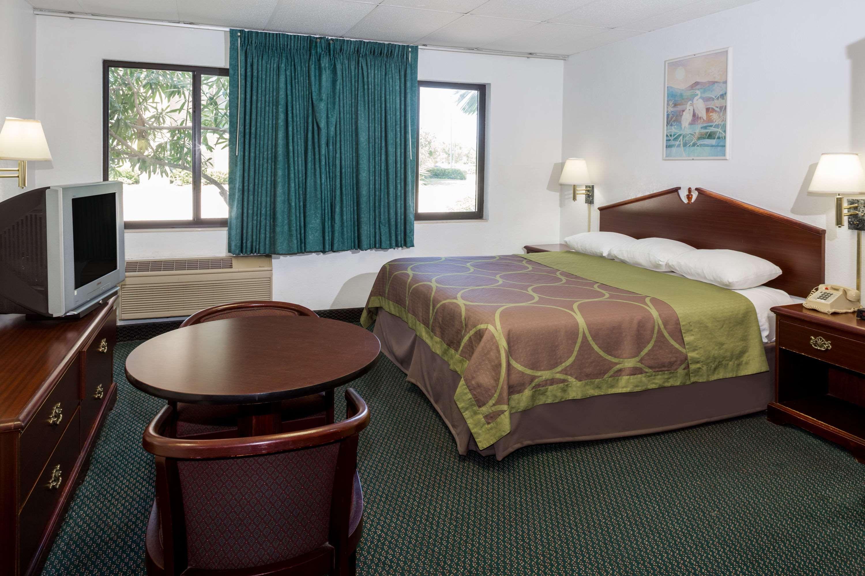 Super 8 By Wyndham Pompano Beach Dış mekan fotoğraf