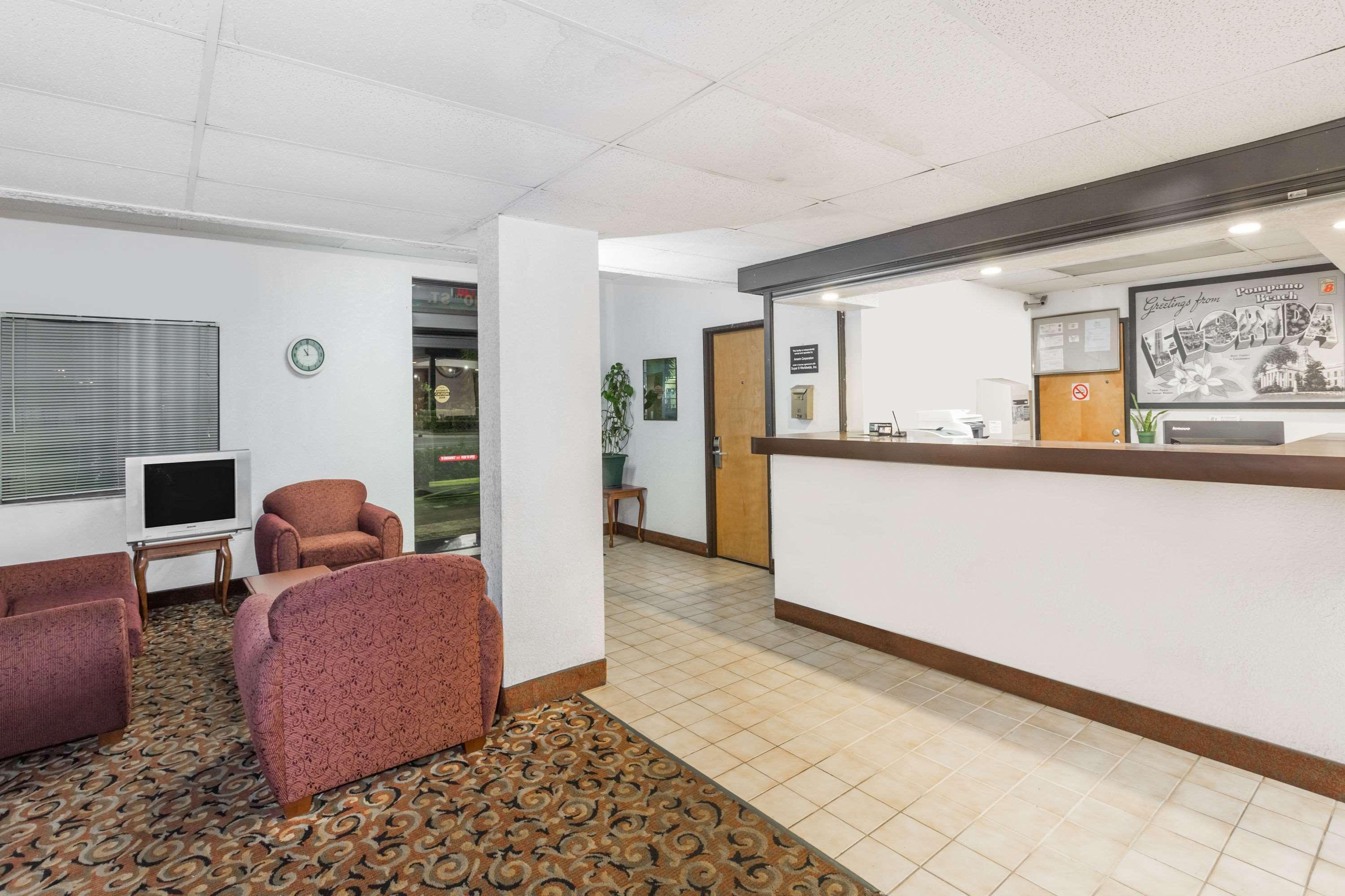 Super 8 By Wyndham Pompano Beach Dış mekan fotoğraf
