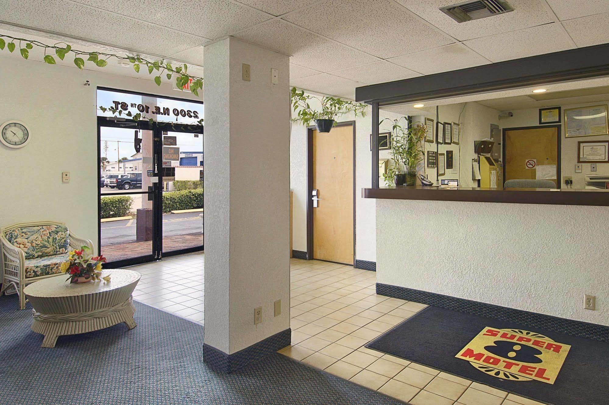 Super 8 By Wyndham Pompano Beach Dış mekan fotoğraf