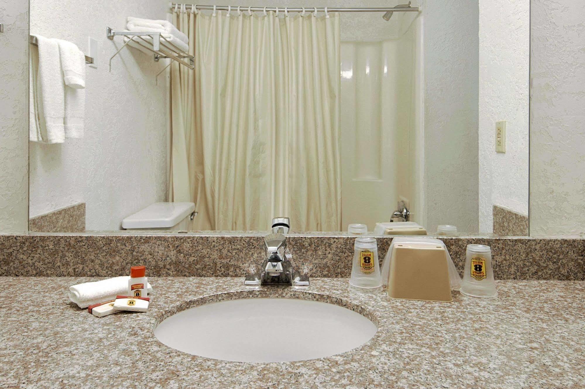 Super 8 By Wyndham Pompano Beach Oda fotoğraf