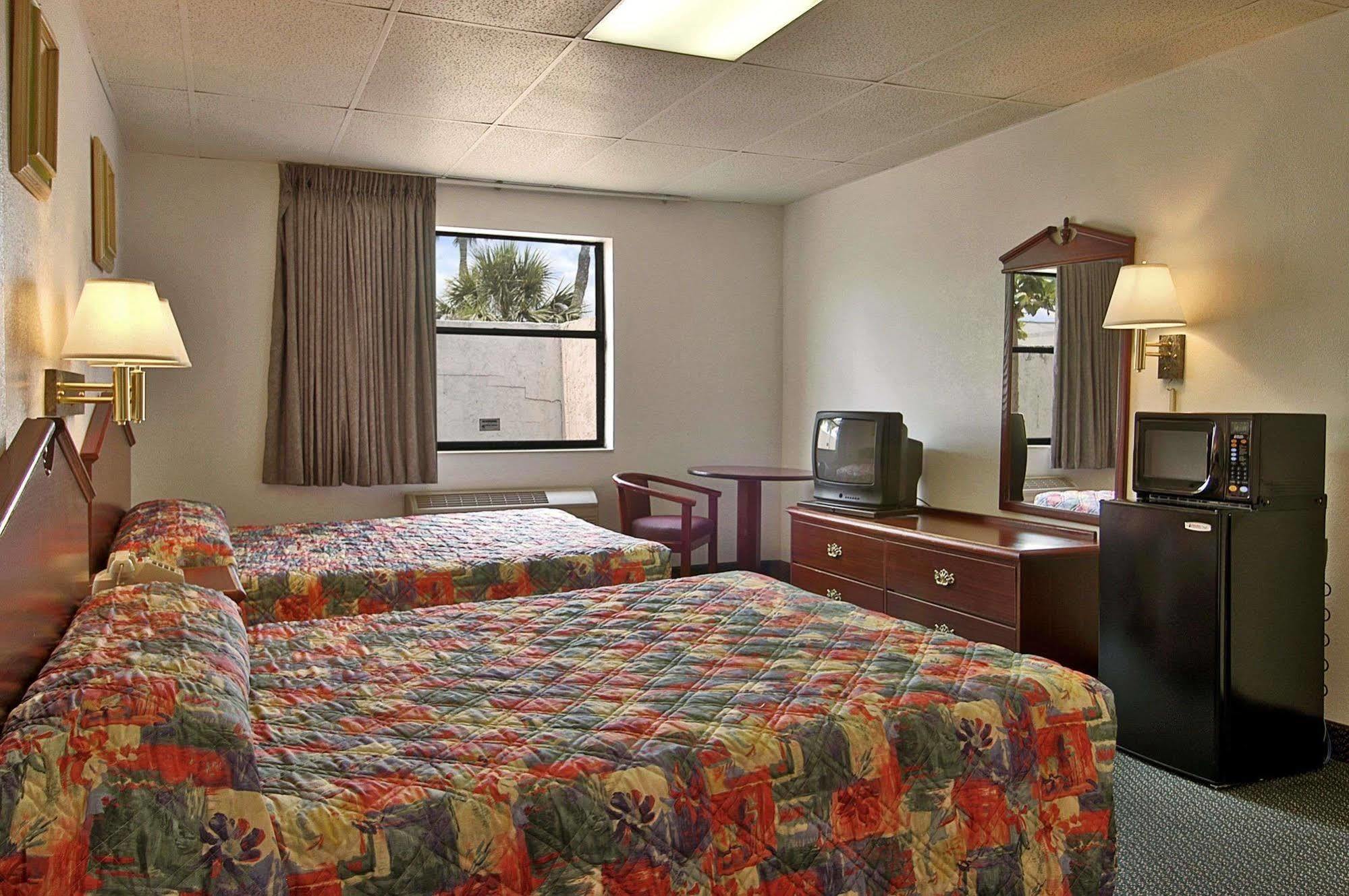 Super 8 By Wyndham Pompano Beach Oda fotoğraf
